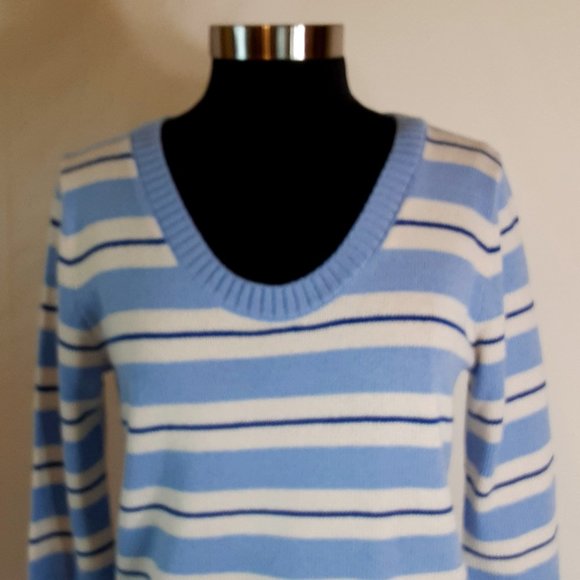 GAP V Neck Sweater NWOT - Picture 3 of 8